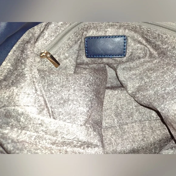 New! Blue Large Quilted Bag with Silver Chains and free blue cash/change bag - Picture 3 of 4